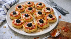 Mini-pizzas à la pâte feuilletée : croustillantes et prêtes en 20 minutes