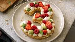 Number cake fraises-framboises : la tarte chiffre facile à la chantilly mascarpone