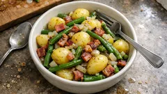 Potée liégeoise : pommes de terre fondantes, haricots verts et lard, juste relevés au vinaigre