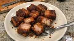 Rillauds maison : poitrine de porc confite, fondante et bien dorée