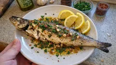 Merlans grillés au four : ail, paprika et citron pour une chair moelleuse