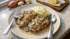 Pintade aux champignons et à la crème : la cocotte qui fait toujours son effet