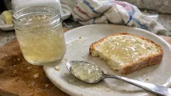 Gelée de groseilles blanches maison : limpide, sans pépins et prête en 15 minutes