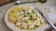 Morue aux pommes de terre et oignons fondants : le plat du soir simple qui régale