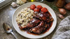 Salmis de pintade au vin rouge, champignons et flambage à l’armagnac
