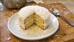 Gâteau coco léger et moelleux : l’astuce des blancs en neige qui change tout