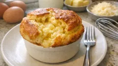 Soufflé au comté bien gonflé : la méthode simple qui tient au four