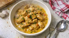 Sauté de porc au curry et lait de coco : une sauce onctueuse prête en 30 min