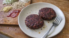 Steaks végétariens aux haricots rouges : la recette simple qui se tient bien à la poêle