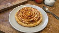 Tarte aux pommes classique : compote + rosace pour un feuilleté bien croustillant