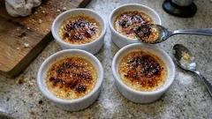Mini crèmes brûlées au foie gras : l’amuse-bouche chic qui se prépare à l’avance