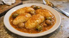 Quenelles sauce tortue : la recette moelleuse et facile, avec olives et champignons