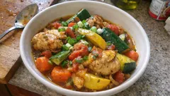 Tajine de poulet aux légumes et citron confit : un plat tout-en-un, parfumé et fondant