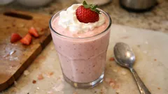 Milkshake à la fraise au Thermomix : 3 ingrédients, texture bien épaisse et glacée