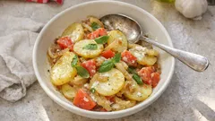 Poêlée de pommes de terre fondante tomate-basilic : la cuisson en deux temps qui change tout