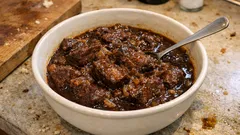 Carbonnade flamande au four : bœuf fondant à la bière brune et pain d’épices