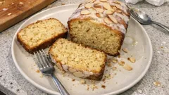 Cake au yaourt citron-amandes : moelleux garanti avec la mesure au pot