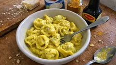 Sauce parmesan minute pour tortellinis : crémeuse, dorée au curcuma, prête en 5 min