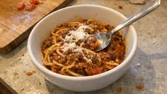 Pâtes bolognaise simples : une sauce qui mijote et devient vraiment savoureuse