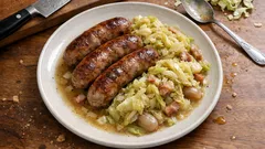Saucisse de Toulouse au chou pointu : un mijoté simple, fondant et bien doré