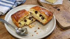 Brioche suisse maison : crème pâtissière vanillée et pépites, comme en boulangerie