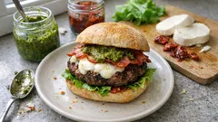 Burger à l’italienne au pesto et mozzarella fondante : prêt à la poêle