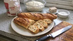 Baguette de tradition maison sans machine à pain : croûte dorée, mie légère