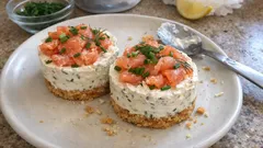 Cheesecakes salés au saumon fumé (sans cuisson) : l’entrée froide qui se prépare la veille