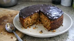 Gâteau aux carottes moelleux à la poudre d’amande, nappage au chocolat noir