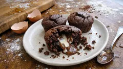 Moelleux au chocolat cœur Kinder : le dessert ultra simple qui fait son petit effet