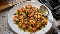 Crevettes à l’ail à la plancha : saisies en 5 minutes, juteuses et bien parfumées