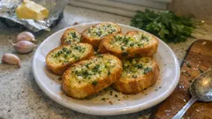 Pain à l’ail et au persil au four : la baguette croustillante pour l’apéro