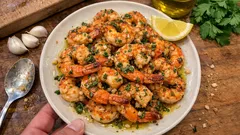 Crevettes à l’ail à la plancha sur BBQ : prêtes en quelques minutes, bien parfumées