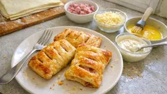 Feuilletés jambon-fromage à la béchamel : croustillants dehors, fondants dedans