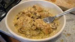 Lapin à la moutarde et aux champignons : une cocotte fondante, sauce bien crémeuse
