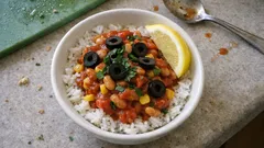 Ragoût végétarien aux haricots blancs et tomate : prêt à mijoter en 15 minutes