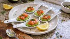 Cuillères apéritives avocat–saumon fumé : fraîches, prêtes en quelques minutes