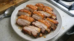 Lard rôti au four au piment d’Espelette : fondant dedans, croustillant dessus