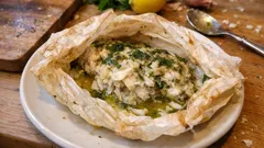Brochet farci en papillote aux herbes : une cuisson qui le garde bien moelleux