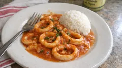 Calamars à l’armoricaine : une sauce tomate-crème qui se tient et des anneaux bien tendres