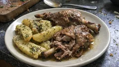 Cuisses de canard à la mijoteuse : chair fondante et pommes de terre moelleuses