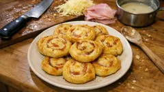 Roulés feuilletés béchamel-jambon-fromage : croustillants dehors, fondants dedans