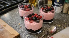 Verrines à la mousse de fruits rouges : légères, fruitées et prêtes à l’avance