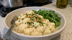 Gnocchi crémeux au parmesan et pignons grillés : le dîner express qui réconforte