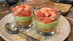 Verrines avocat, pamplemousse et crevettes : l’entrée fraîche sans cuisson