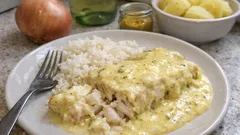 Filet de lieu noir au four : sauce vin blanc, crème légère et curry, toujours moelleux